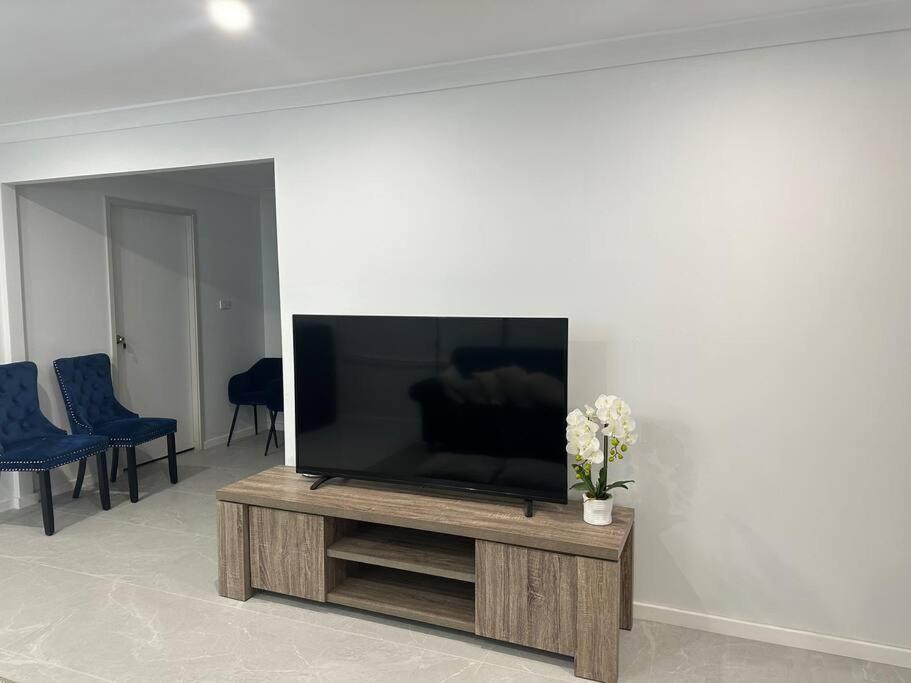 Comfort, Cosy Affordable And New Relaxing House-3 Bedrooms - 3 Queen Beds -Excellent Place That Suitable For Everyone West Hoxton
